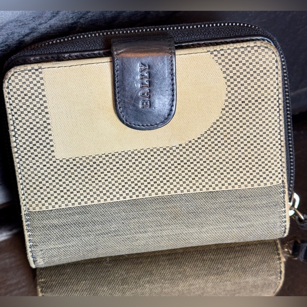 Bally Black Cream Woven Leather Bi Fold Wallet